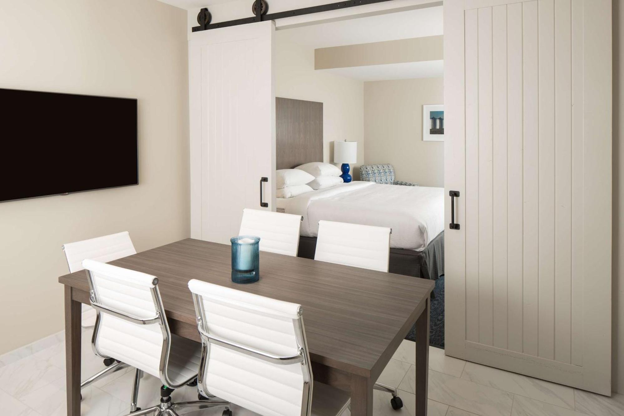 Hotel Renovo Des Moines Urbandale,Tapestry Collection Hilton Екстер'єр фото